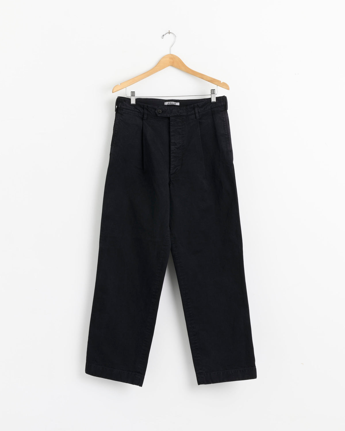 Garment Dyed One Tuck Wide Pant in Black - Black / 4 (287618)