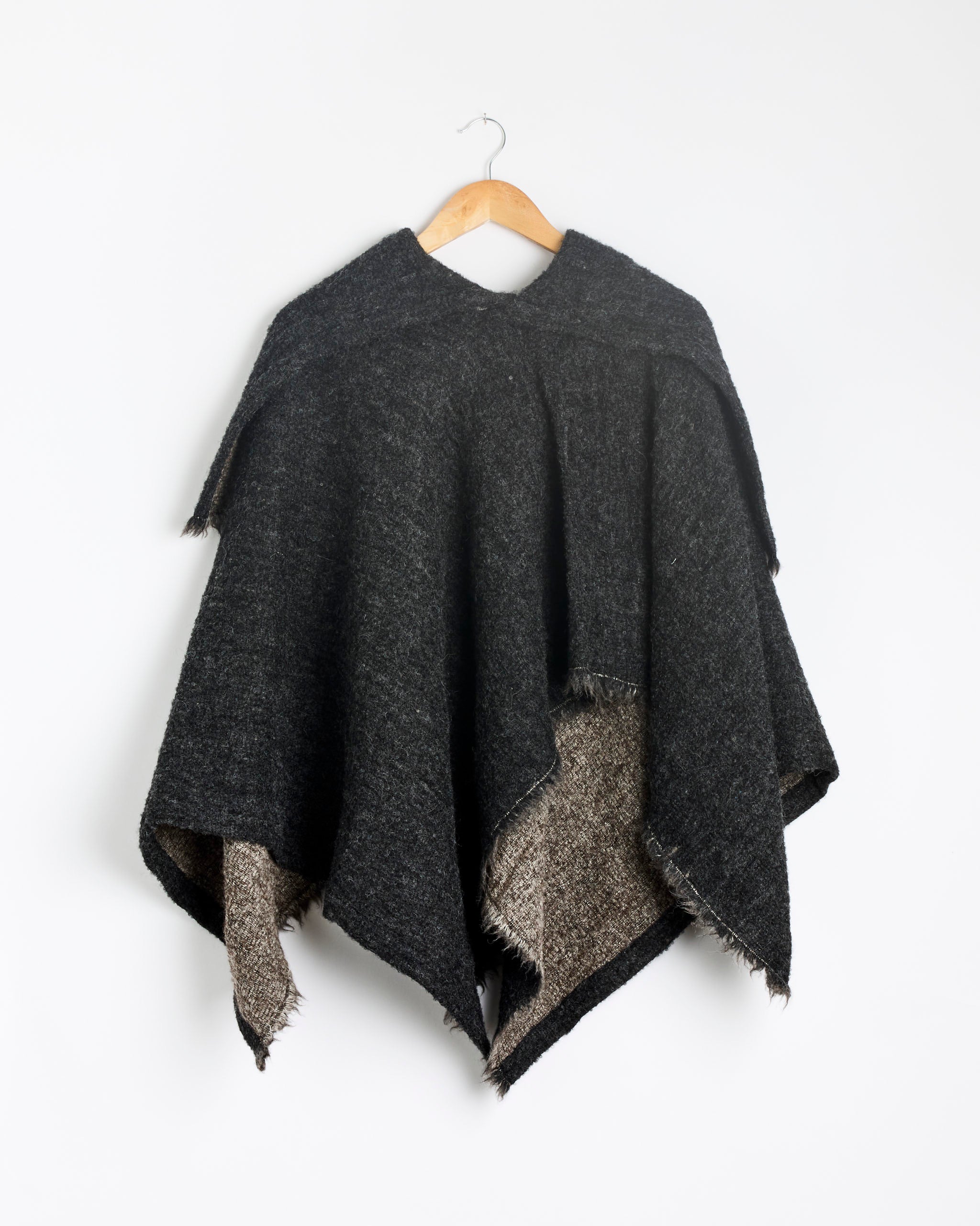 Black Crane Alpaca Short Poncho - Dark Grey / OS (288413)