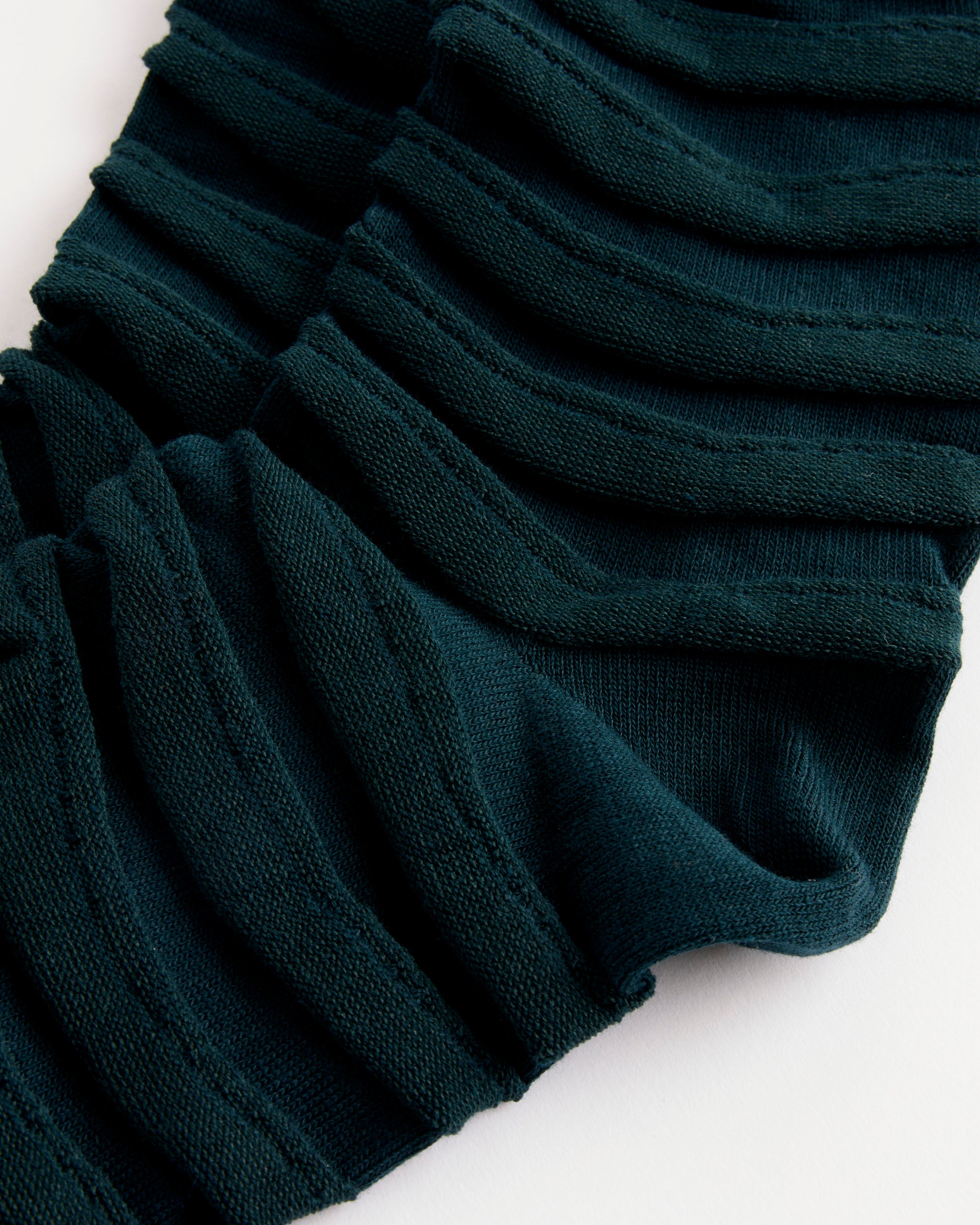 IM MENS ISSEY MIYAKE AI485 Formal Wave Socks, Green - Green / OS (288975)