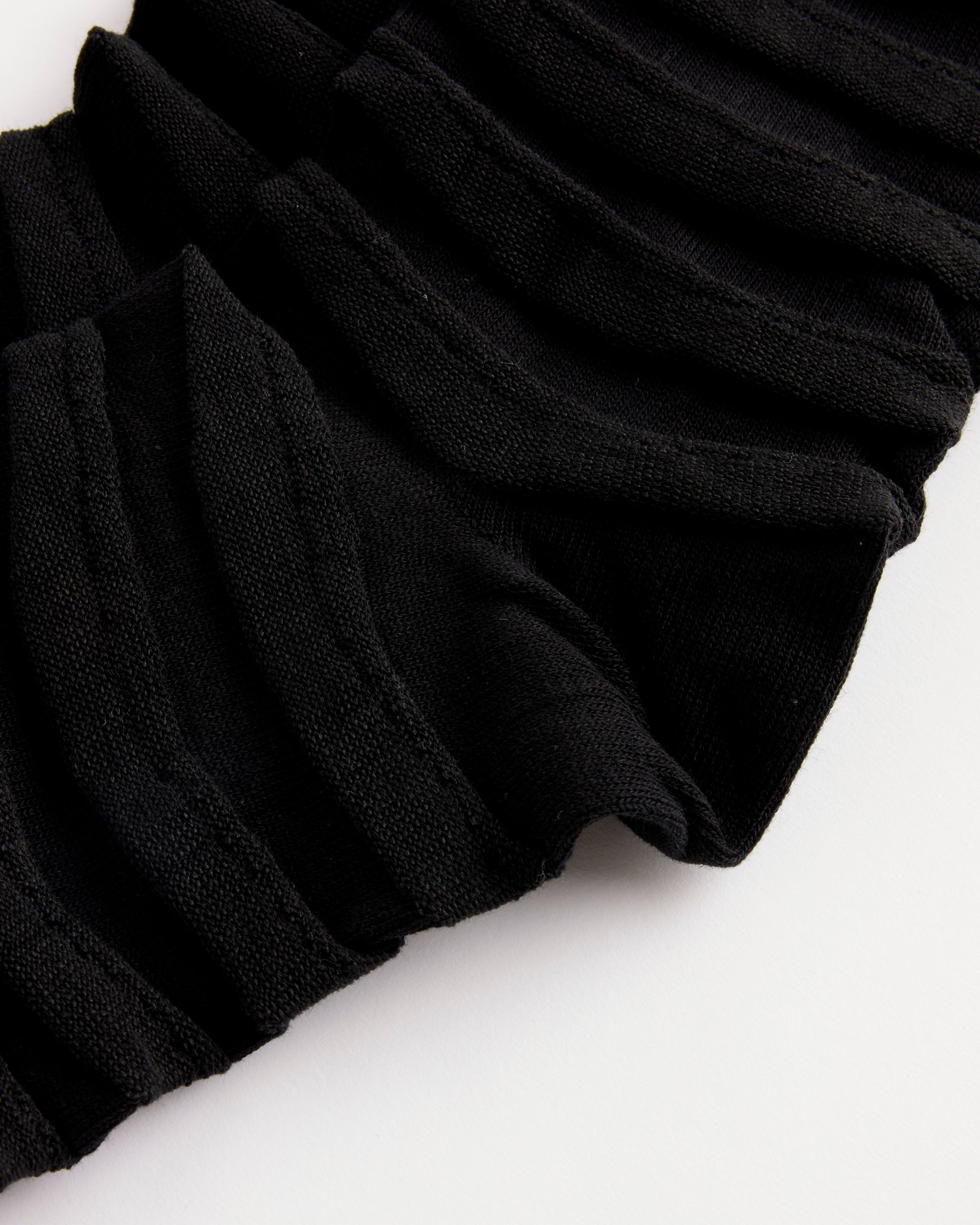 IM MENS ISSEY MIYAKE AI485 Formal Wave Socks, Black - Black / OS (288976)