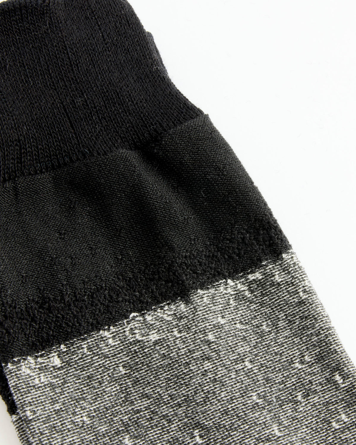 IM MENS ISSEY MIYAKE AI489 Gradation Socks, Black - Black / OS (289003)