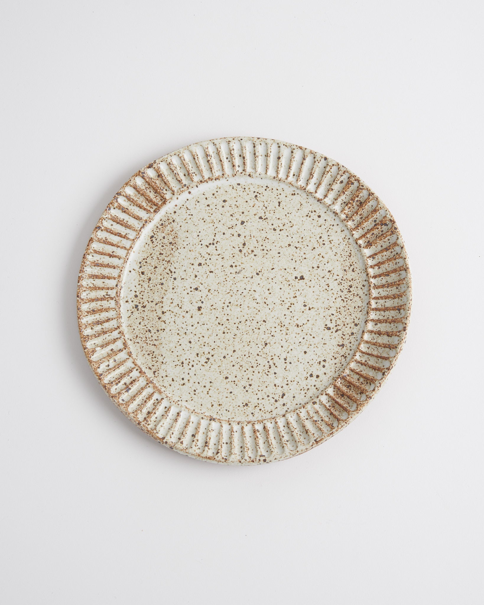 Fluted Lunch Plate in Eggshell
