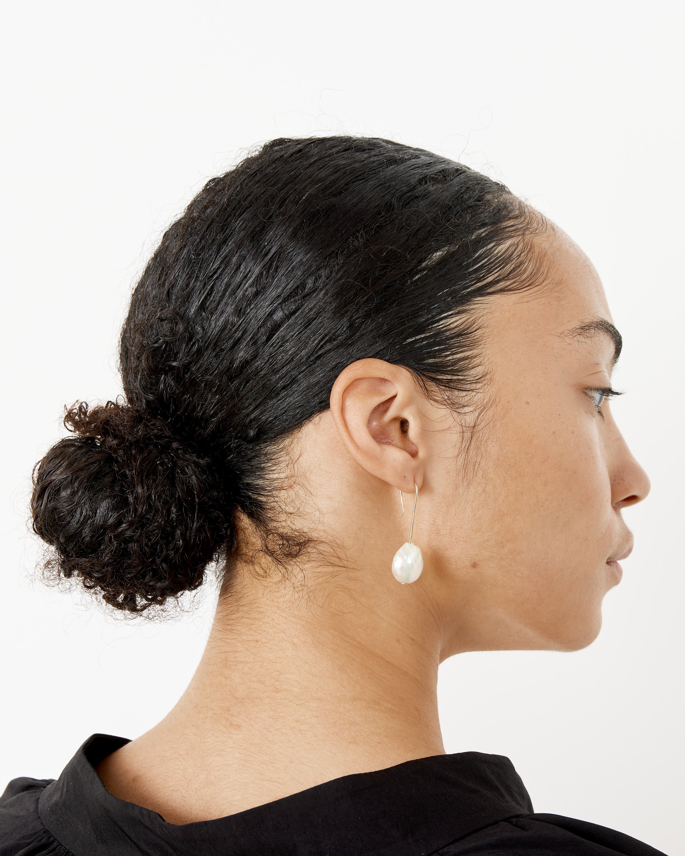 Baroque Earrings in Pearl