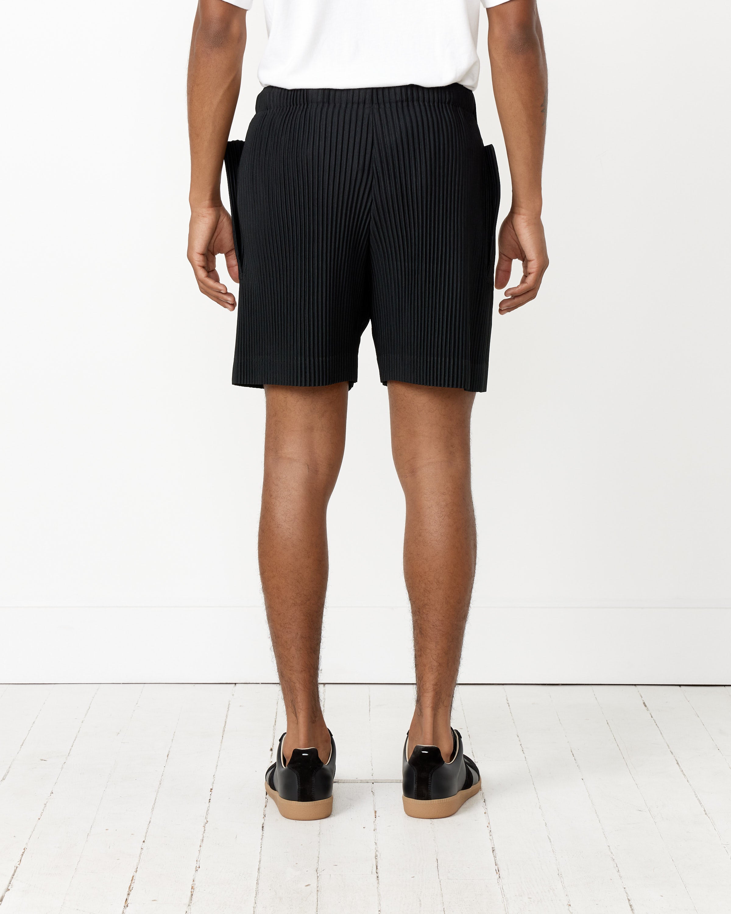 Flip Short in Black