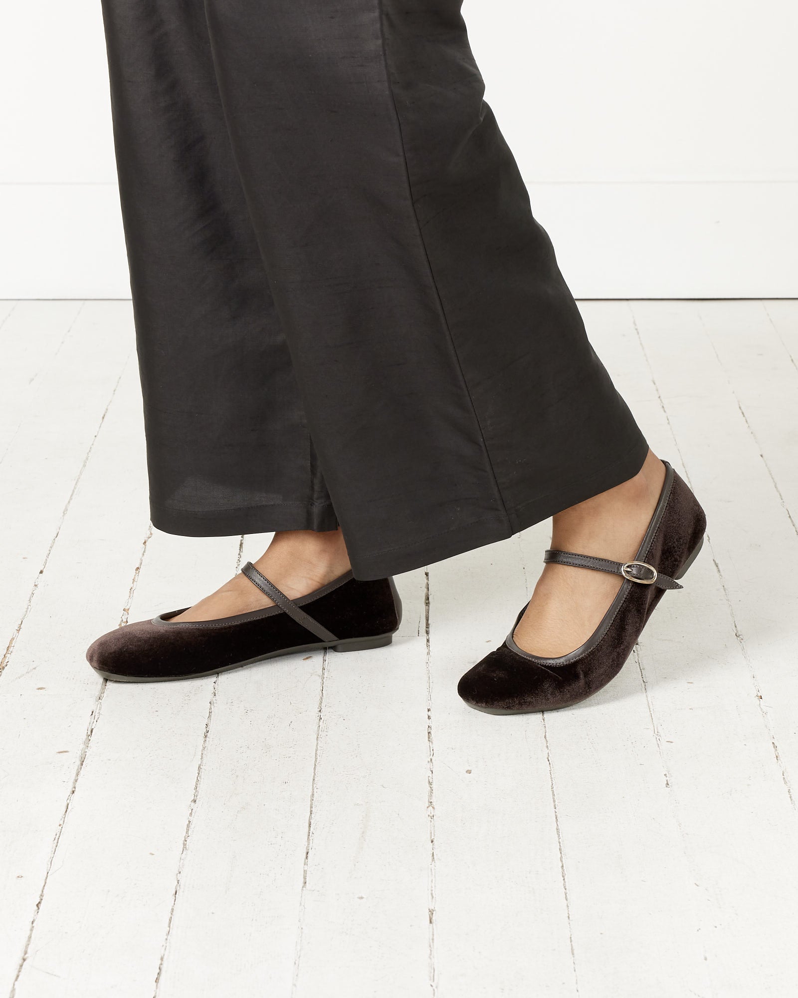 Hai x Requins Honree Velvet Shoe in Dark Brown