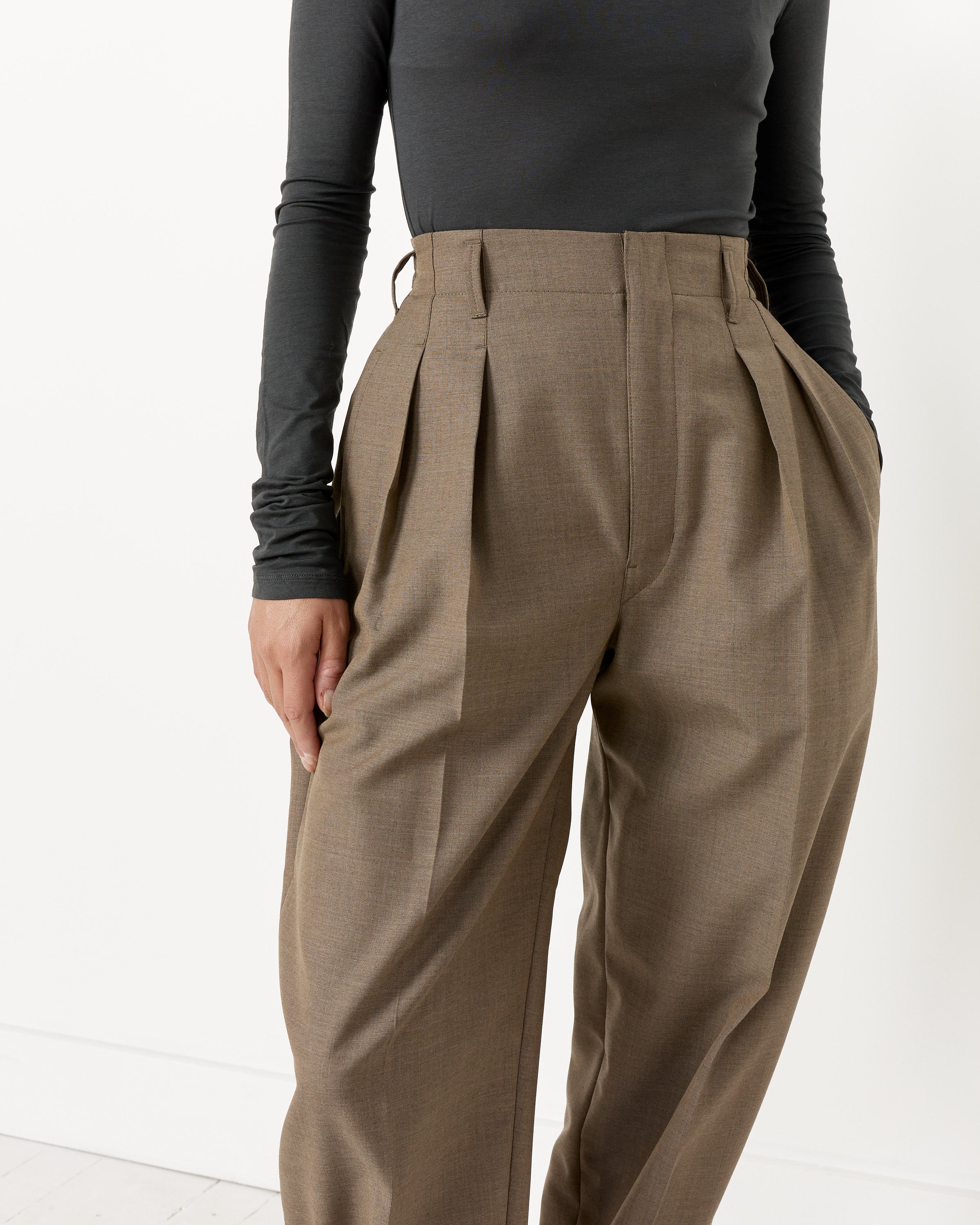 Pleated Tapered Pant
