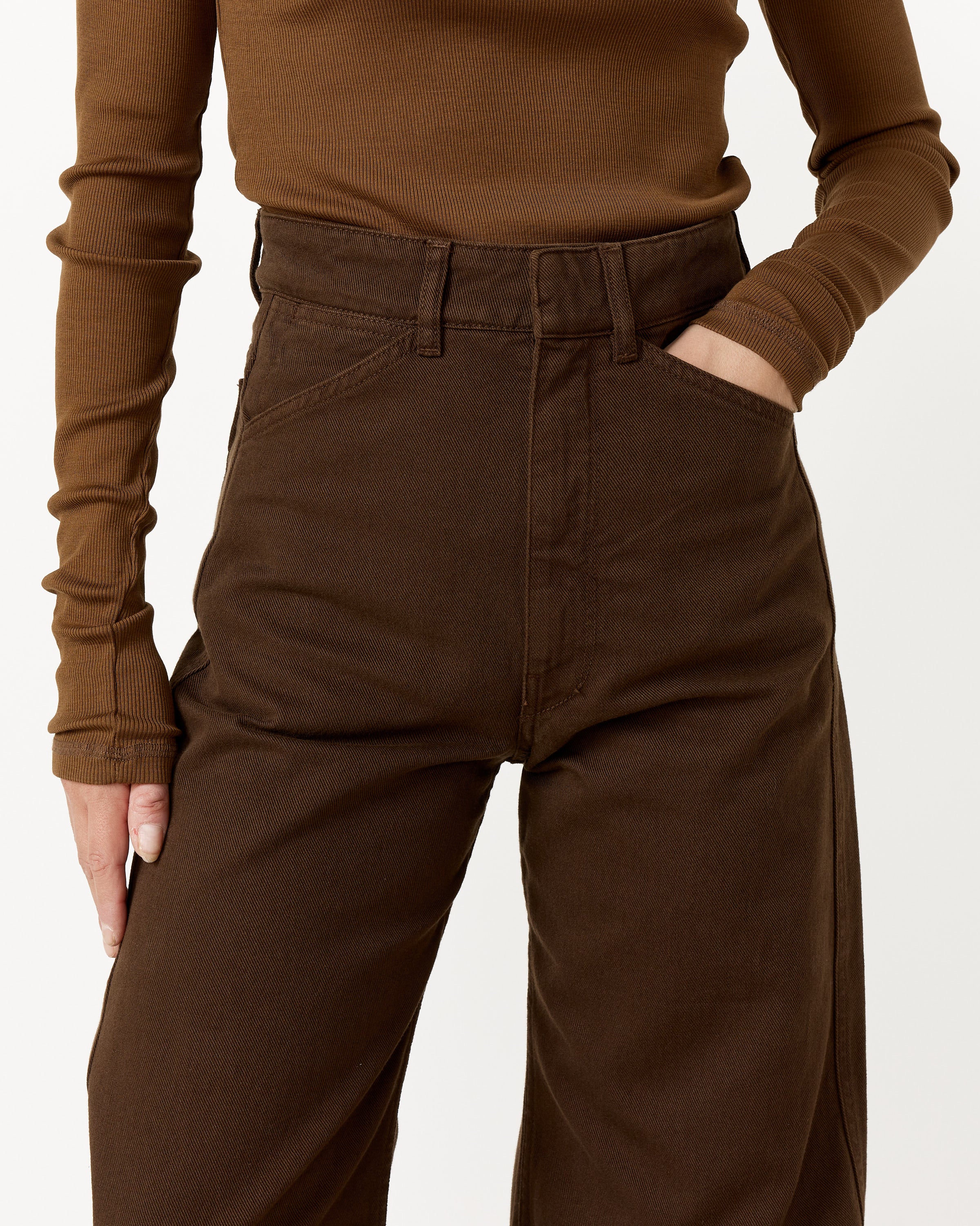High Waisted Curved Pant